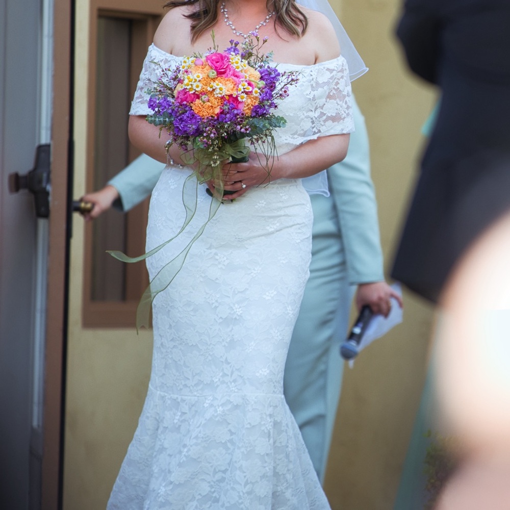PRE-LOVED Lulu’s Mermaid Wedding Dress 😍